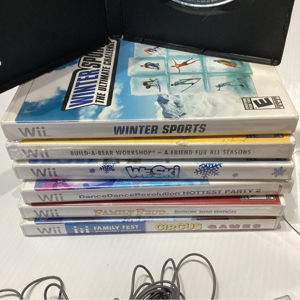 White Nintendo Wii Console System Bundle w/ 8 Games Nunchuck TESTED!! - Picture 5 of 9